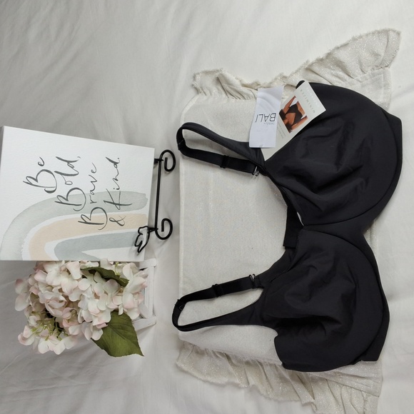 Bali Minimizer Black Bra - Picture 2 of 14